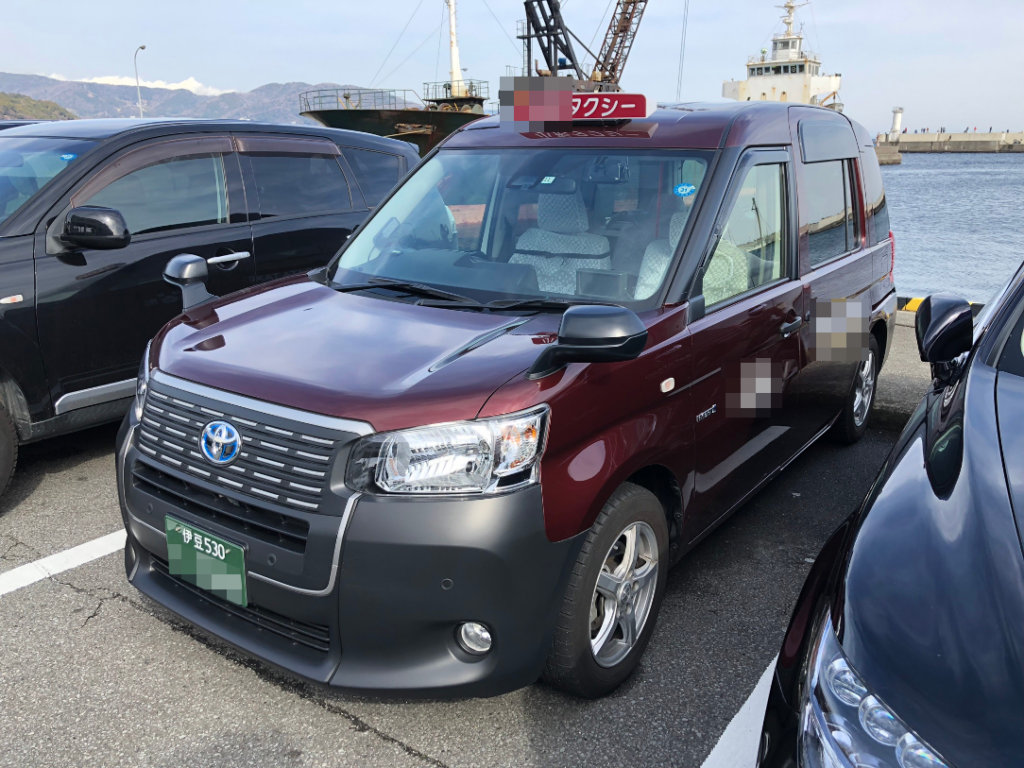 メタリック茶色塗装のJPN TAXI 和の写真